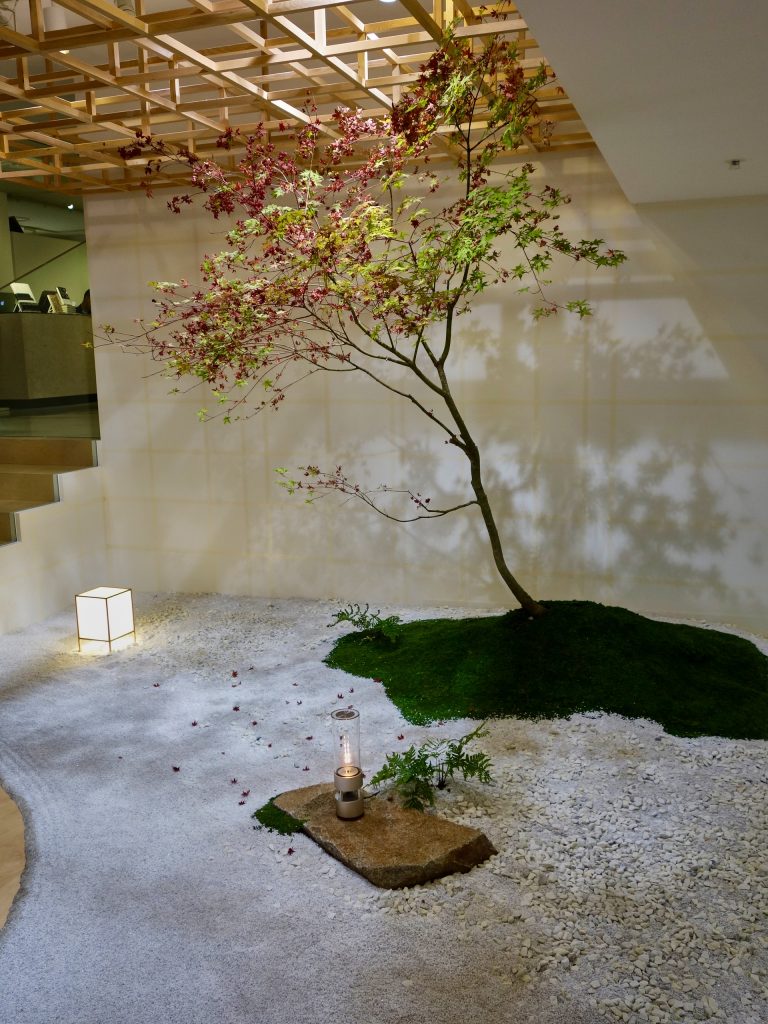 JAPAN-2016-09-83 JAPAN-2016-09-83